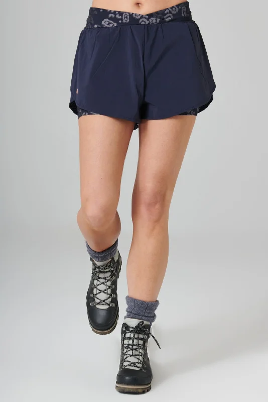 Breathe Adventure Shorts - Navy Wild Print